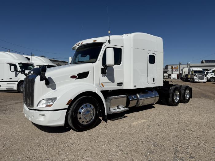 2022 Peterbilt 579 photo 2