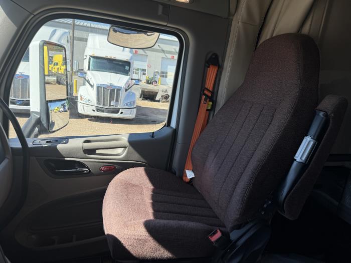 2022 Peterbilt 579-9