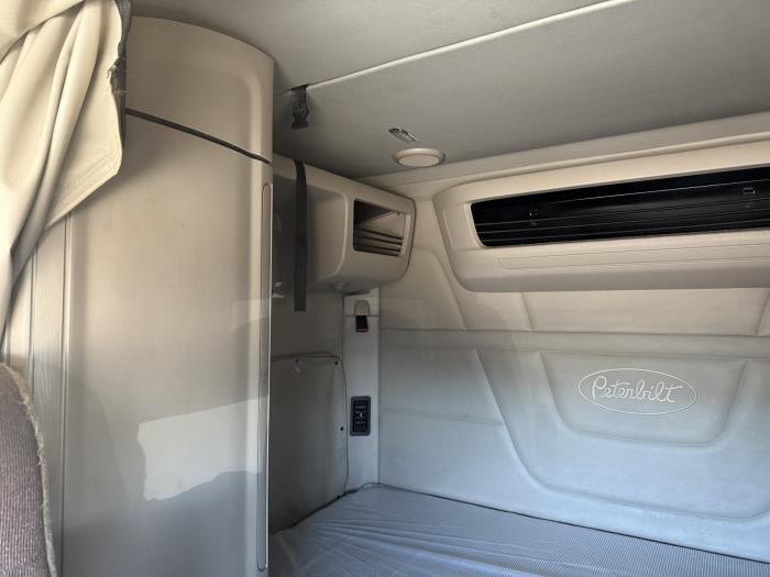 2022 Peterbilt 579-10