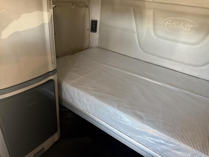 2022 Peterbilt 579-12