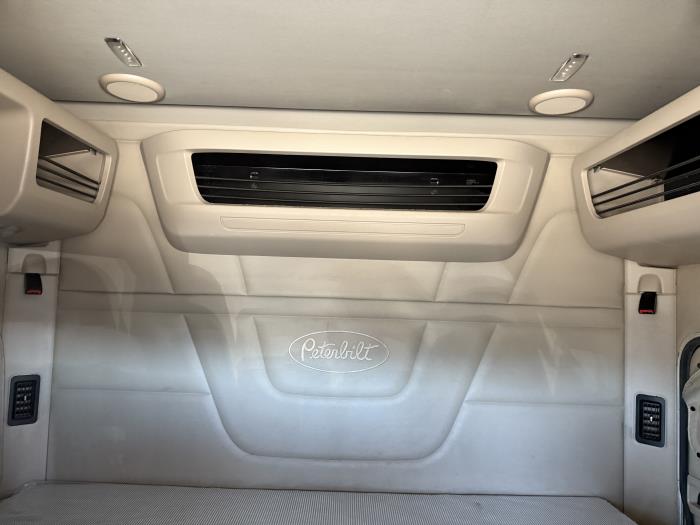 2022 Peterbilt 579-13