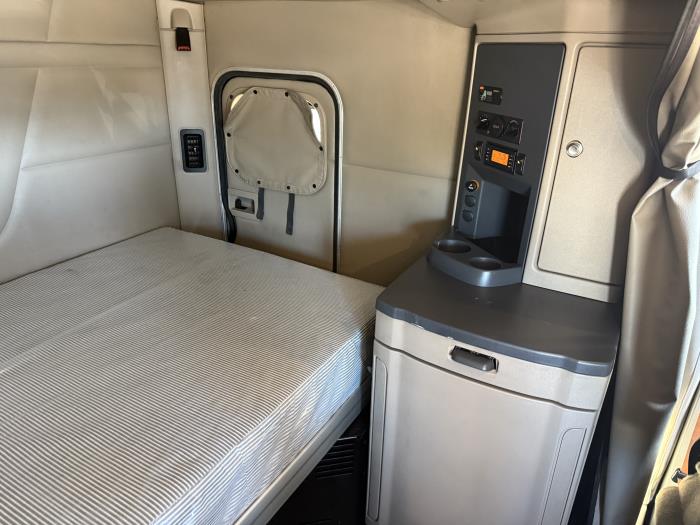 2022 Peterbilt 579-15