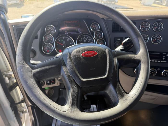 2022 Peterbilt 579-17
