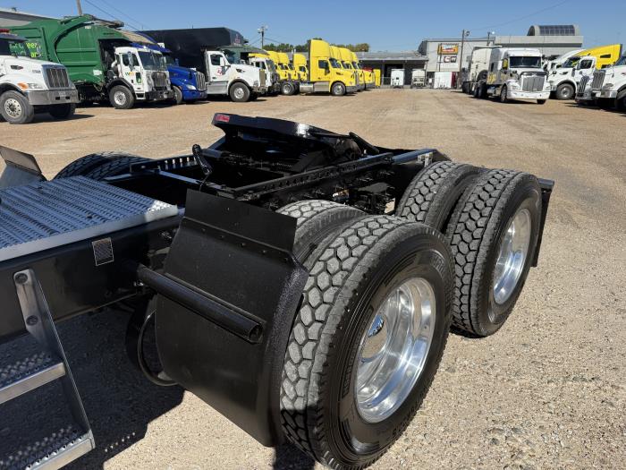 2022 Peterbilt 579-44