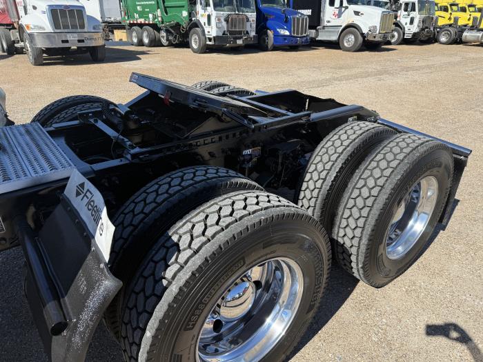 2022 Peterbilt 579-44