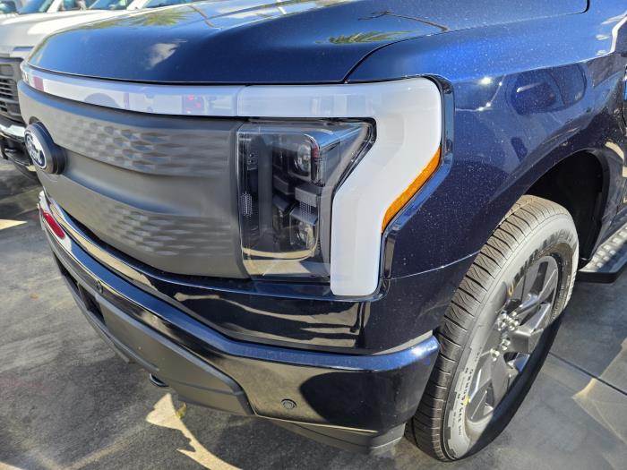 2025 Ford F-150 Lightning-5