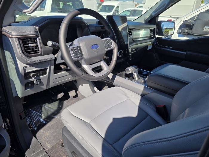 2025 Ford F-150 Lightning-16