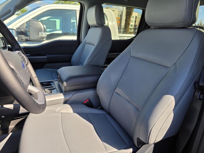 2025 Ford F-150 Lightning-17