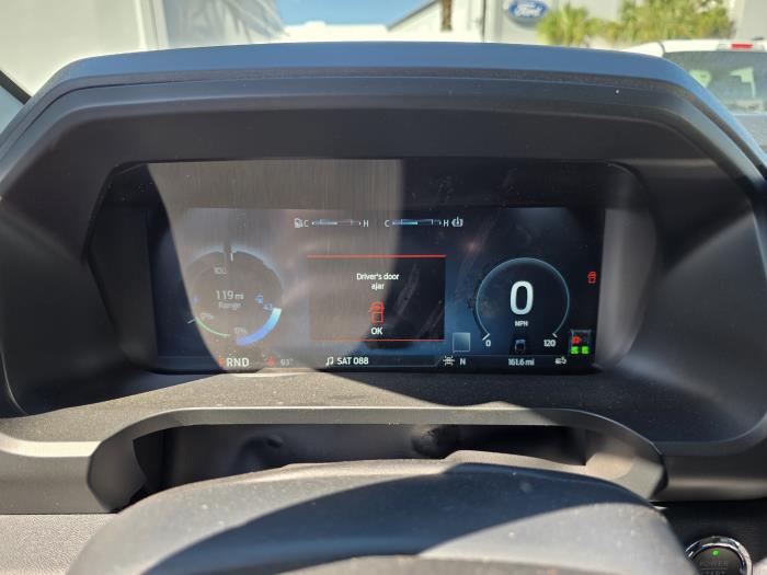 2025 Ford F-150 Lightning-19