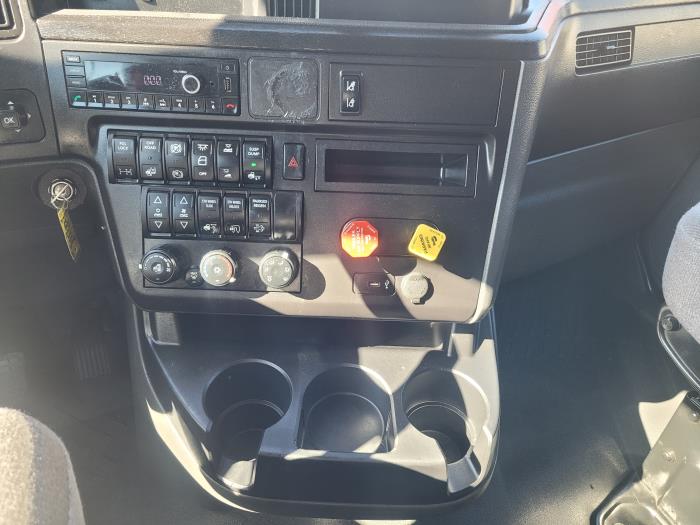 2022 International LT625-17