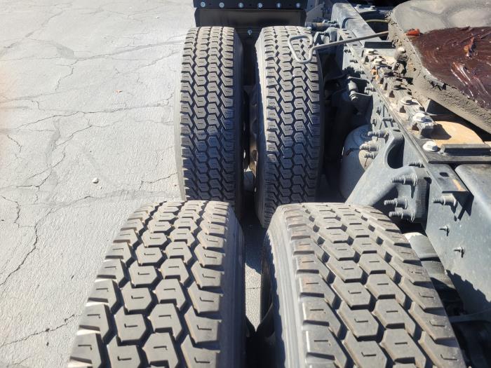 2022 International LT625-8