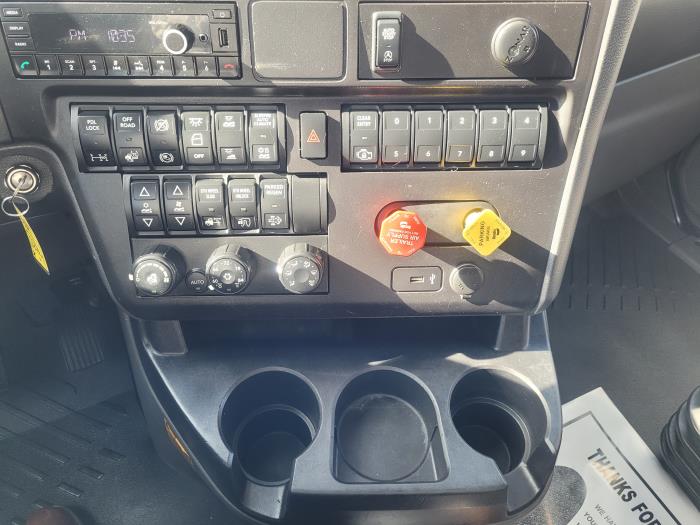 2022 International LT625-15