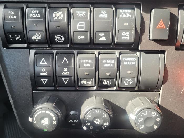 2022 International LT625-16