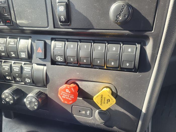 2022 International LT625-17