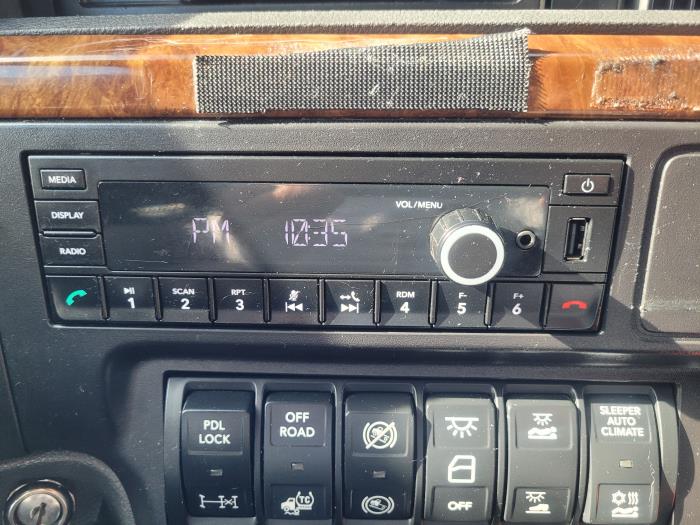 2022 International LT625-18