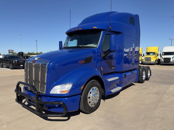 2022 Peterbilt 579 photo 2