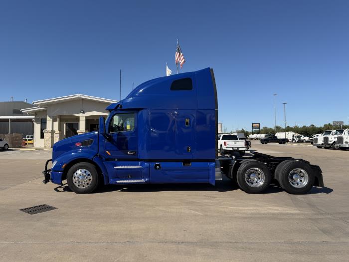 2022 Peterbilt 579 photo 3
