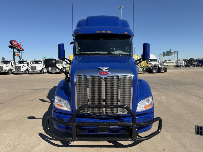 2022 Peterbilt 579-8