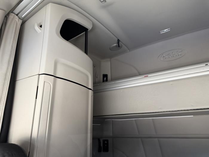 2022 Peterbilt 579-28