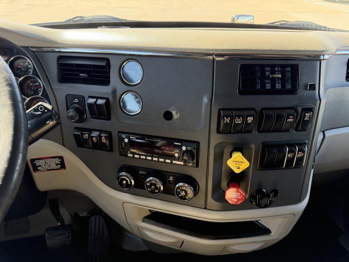 2022 Peterbilt 579-36
