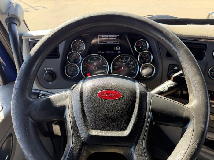 2022 Peterbilt 579-37