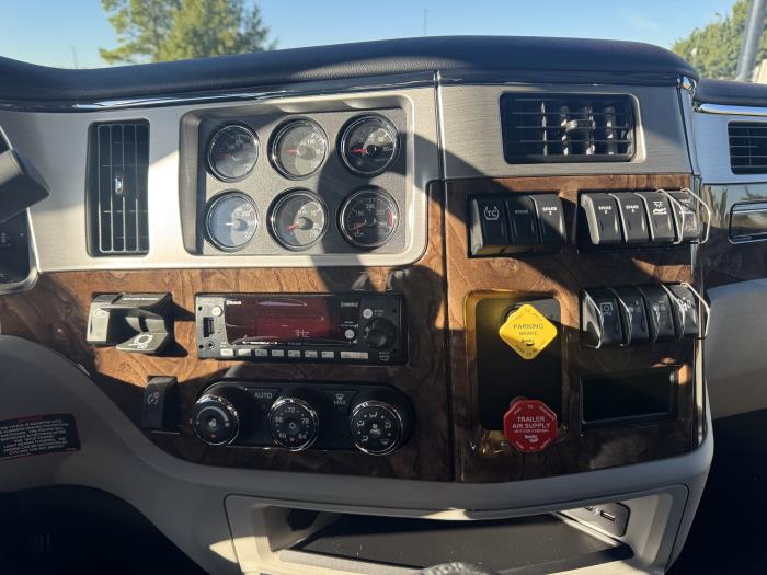 2026 Peterbilt 589-15