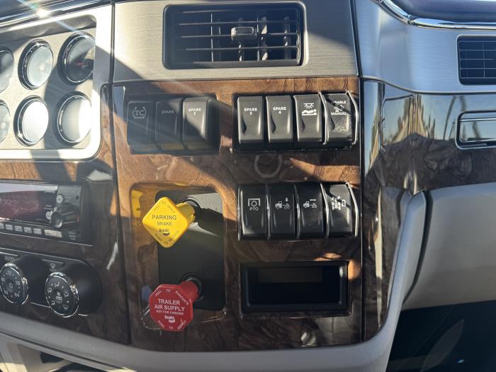 2026 Peterbilt 589-16