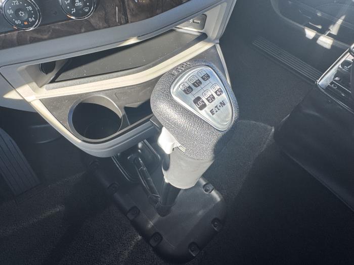 2026 Peterbilt 589-18