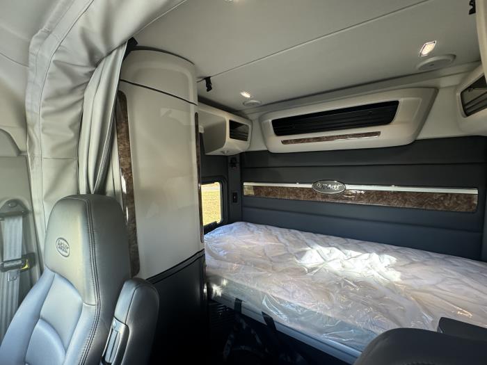 2026 Peterbilt 589-21