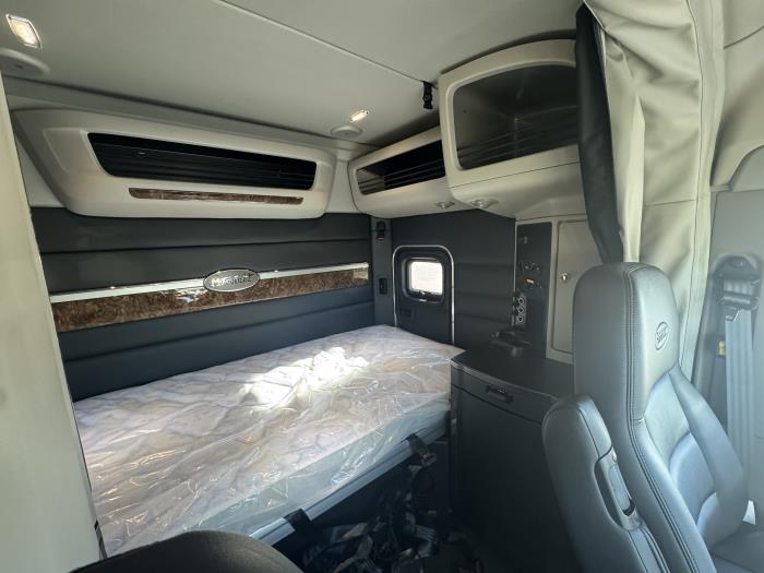 2026 Peterbilt 589-22