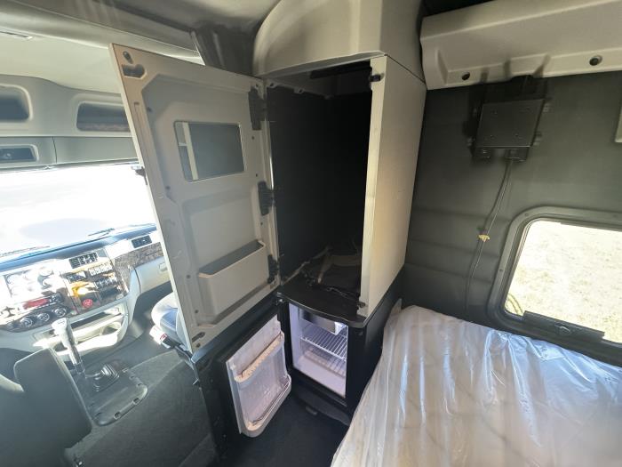 2026 Peterbilt 589-24