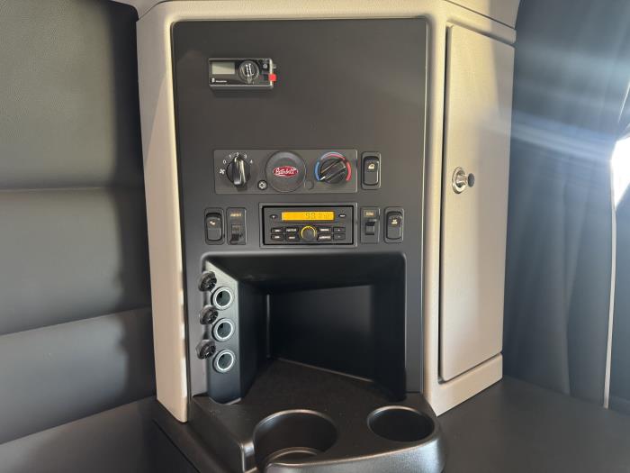 2026 Peterbilt 589-27