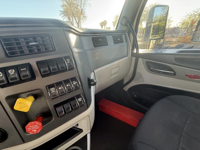 2023 Peterbilt 579-14