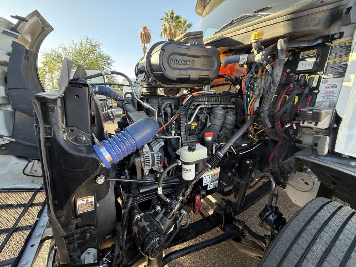 2023 Peterbilt 579-10