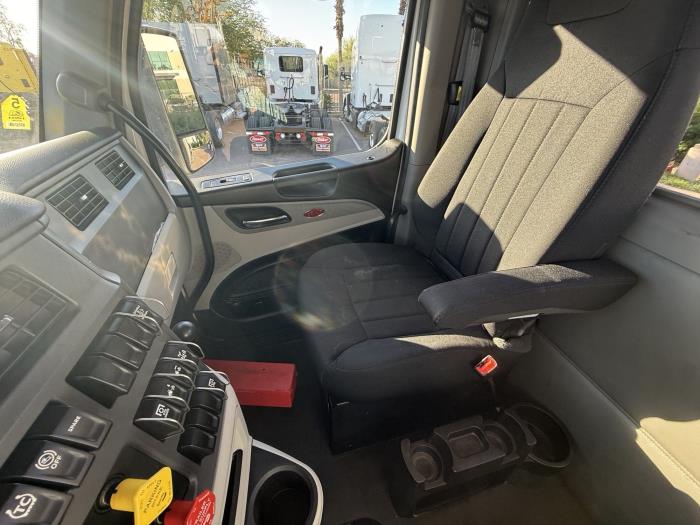 2023 Peterbilt 579-17