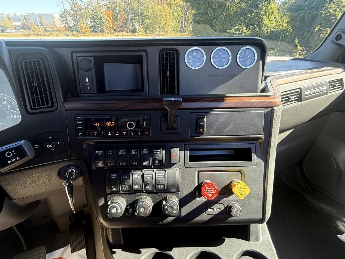 2026 International HX520-18