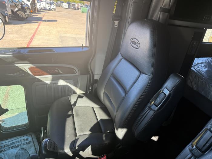 2023 Peterbilt 389-8
