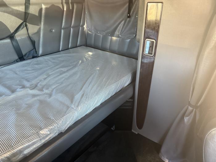 2023 Peterbilt 389-12