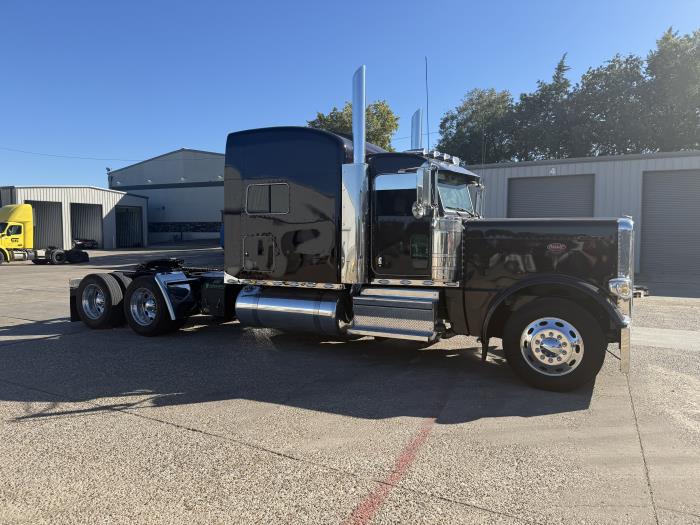 2023 Peterbilt 389-25