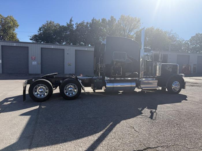 2023 Peterbilt 389-31
