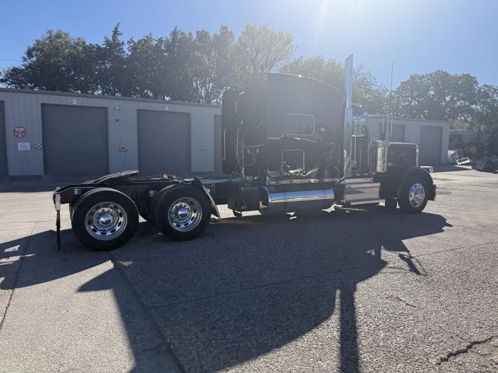 2023 Peterbilt 389-32