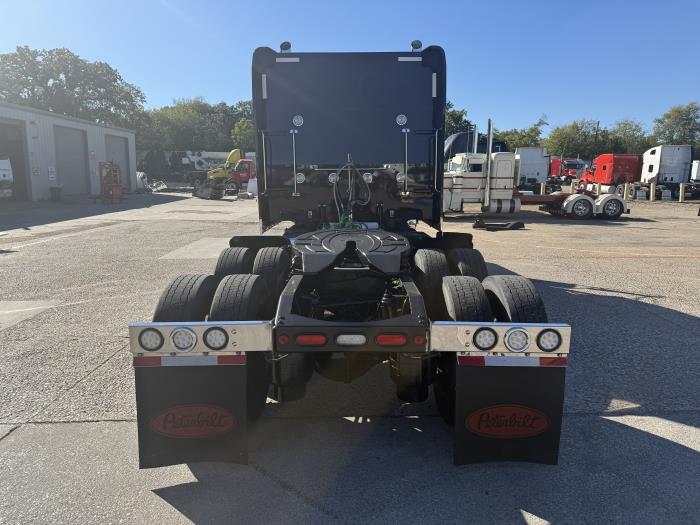 2023 Peterbilt 389-35
