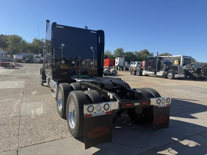 2023 Peterbilt 389-36