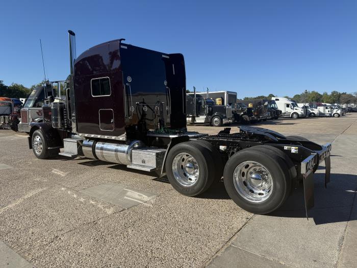 2023 Peterbilt 389-38