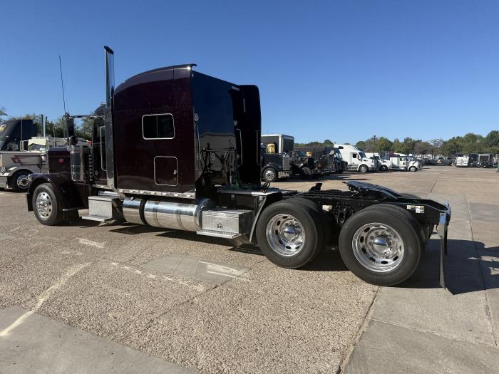 2023 Peterbilt 389-39