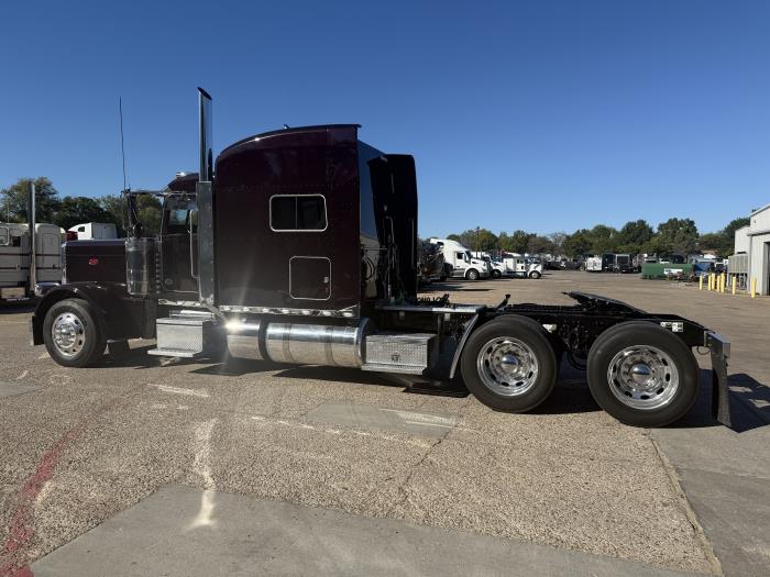 2023 Peterbilt 389-40
