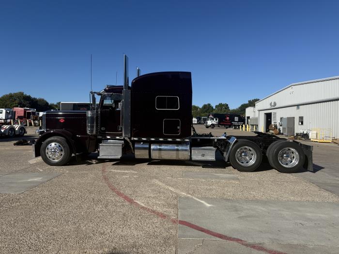 2023 Peterbilt 389-41