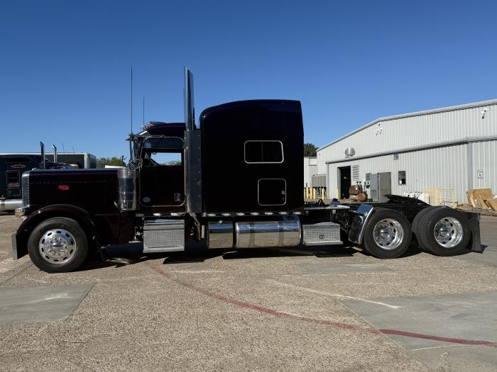 2023 Peterbilt 389-42