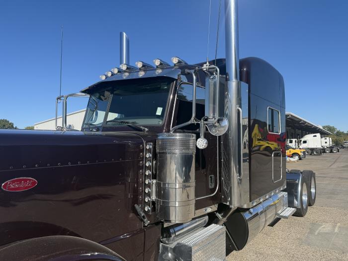 2023 Peterbilt 389-46