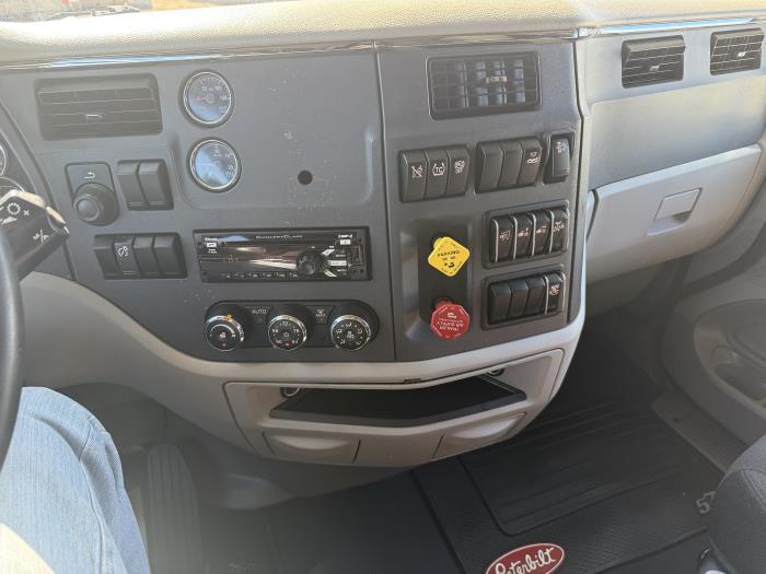 2021 Peterbilt 579-6
